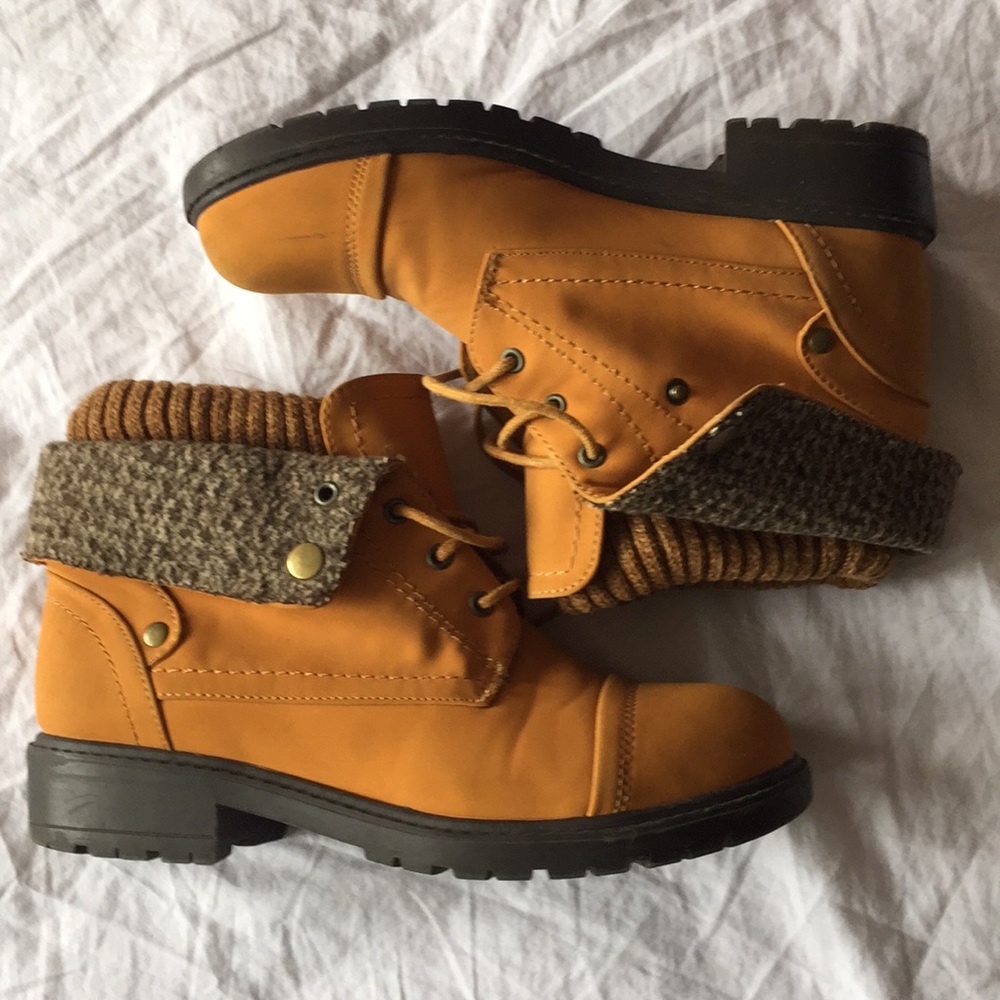 Rouge Helium Boots